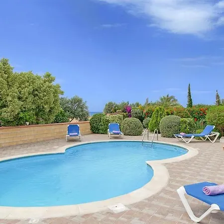 In Sleeps 6 Includes Swimming Pool Air Con And Wifi 4 Вилла