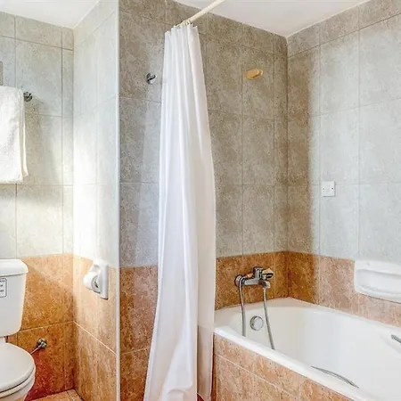 Вилла In Sleeps 6 Includes Swimming Pool Air Con And Wifi 4 *