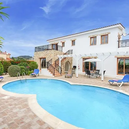 Villa In Sleeps 6 Includes Swimming Pool Air Con And Wifi 4