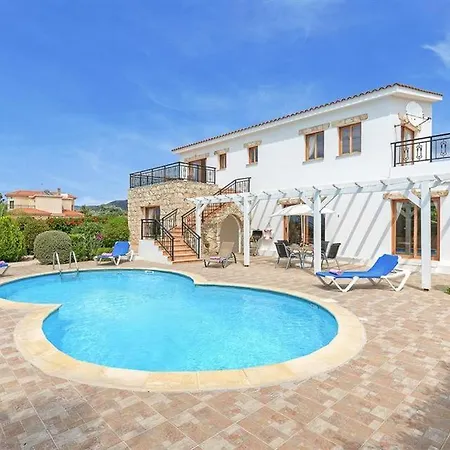 Villa In Sleeps 6 Includes Swimming Pool Air Con And Wifi 4