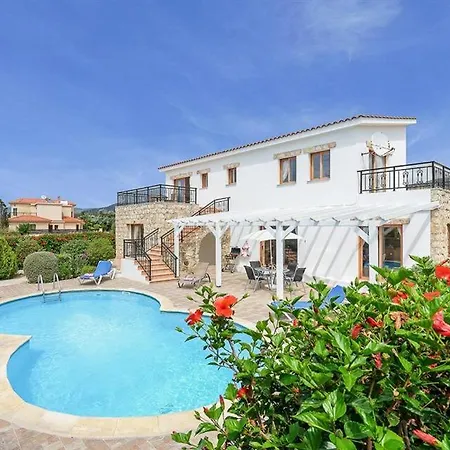 In Sleeps 6 Includes Swimming Pool Air Con And Wifi 4