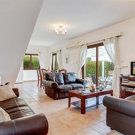 In Sleeps 6 Includes Swimming Pool Air Con And Wifi 4 Villa Argaka