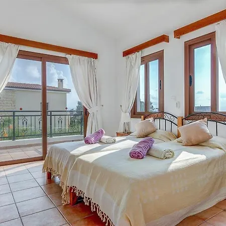 In Sleeps 6 Includes Swimming Pool Air Con And Wifi 4 Villa Argaka